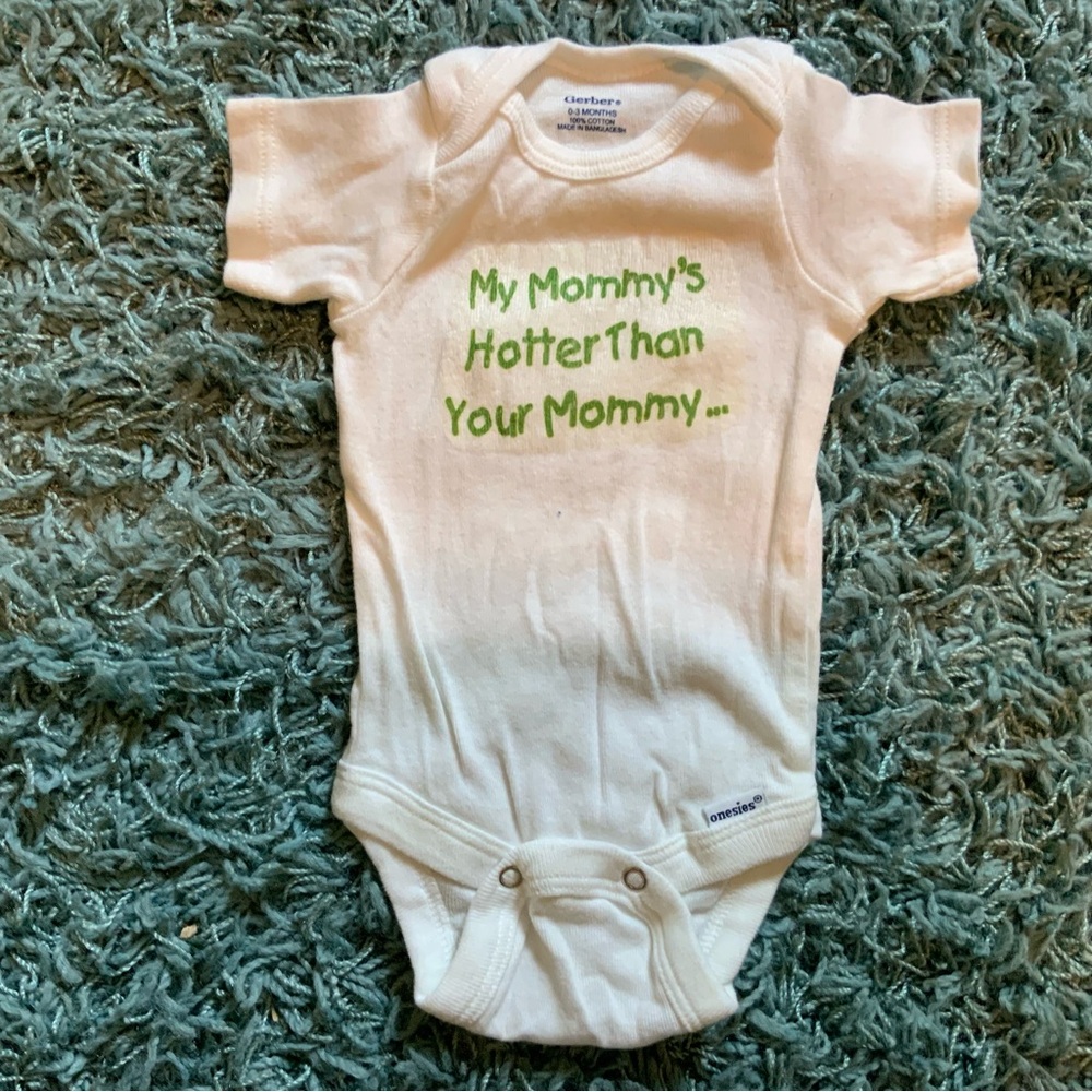 ⭐️ 5 for $15 Mommy Onesie